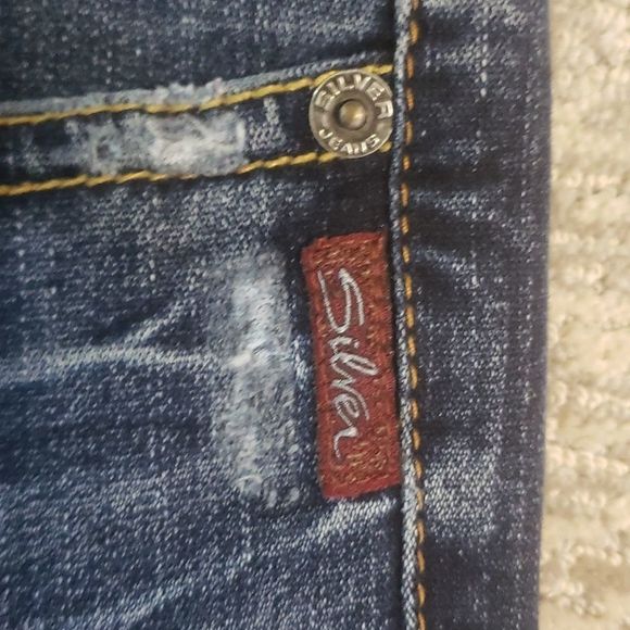 Silver brand Tuesday boot 👢 cut jeans - Picture 6 of 10